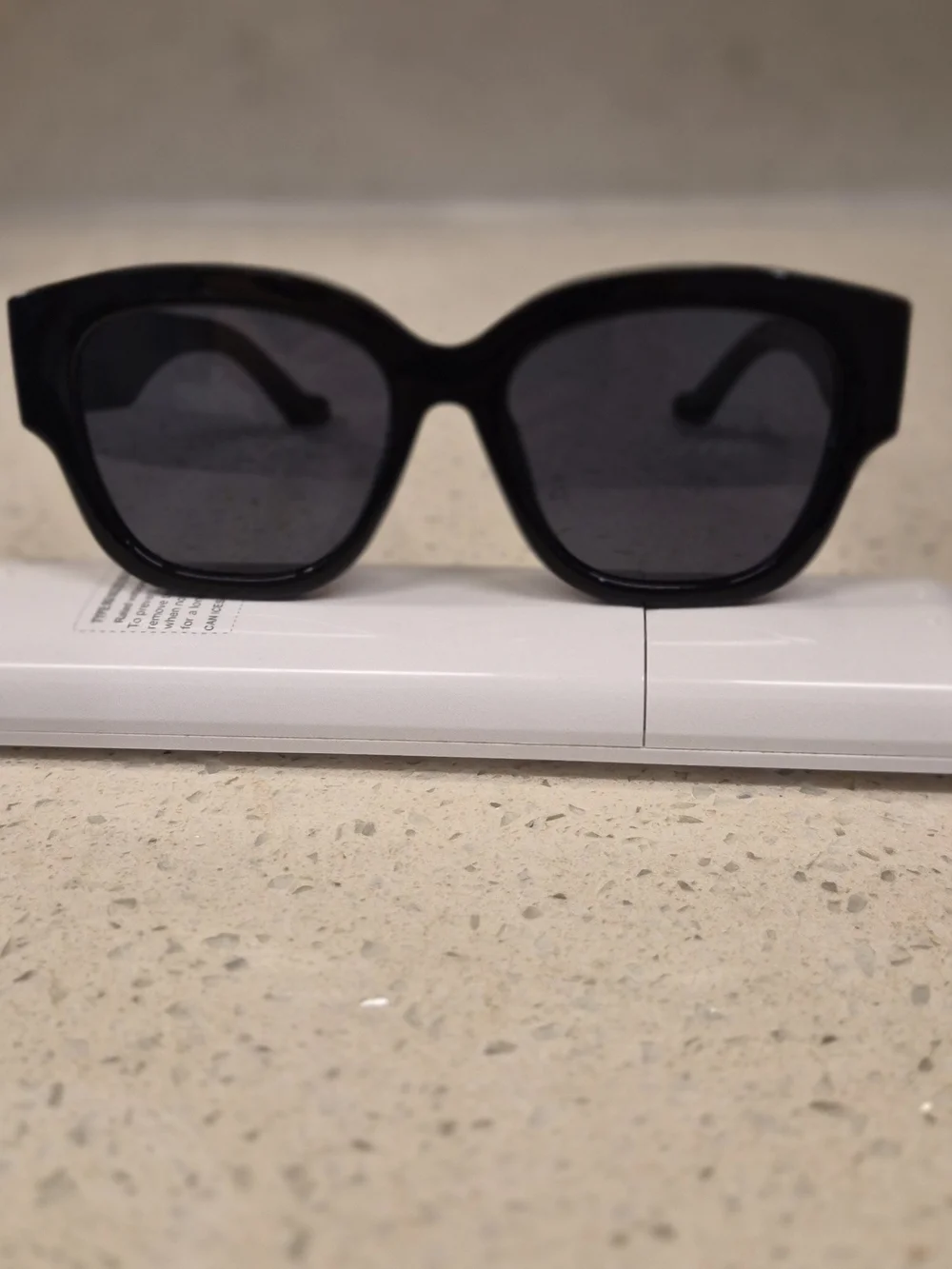 Gucci Black Women's Oversized Sunglasses with Dark Gray Lenses